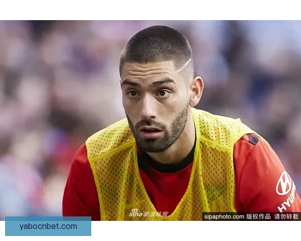 麦克布莱德复出后伤情告急 与多尔特拼抢大腿受伤称无法走路 麦克布莱德复出后伤情告急 与多尔特拼抢大腿受伤称无法走路